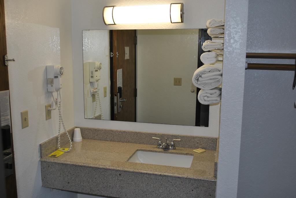 Waconia Inn And Suites Habitación foto